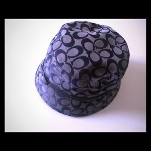 COACH Logo Bucket hat.